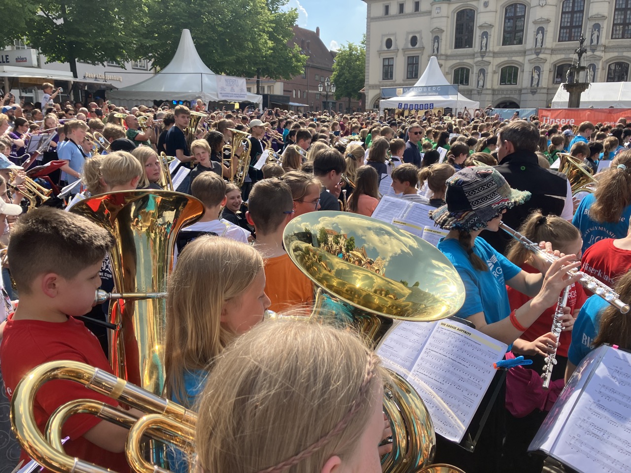 XXL Konzert vorm Lüneburger Rathaus