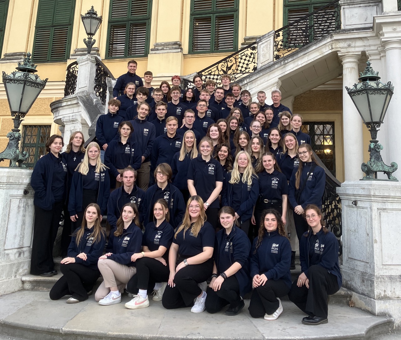 Ratsband vorm Schloss Schönbrunn